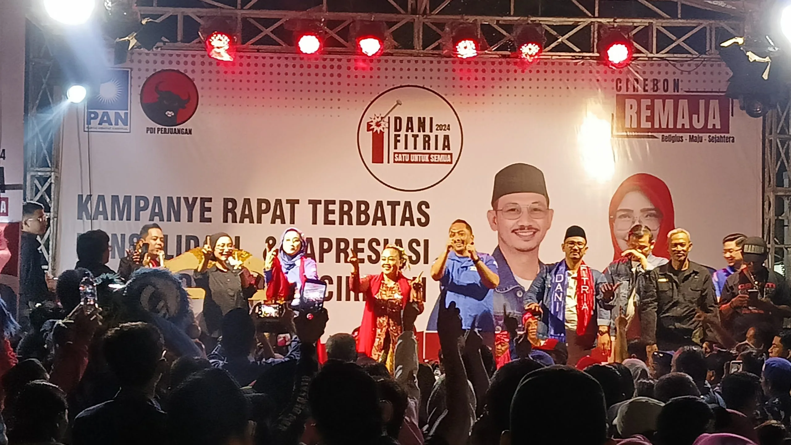 Dani-Fitria Gelar Pesta Rakyat, Tutup Kampanye dengan Sentuhan Budaya Khas Cirebon