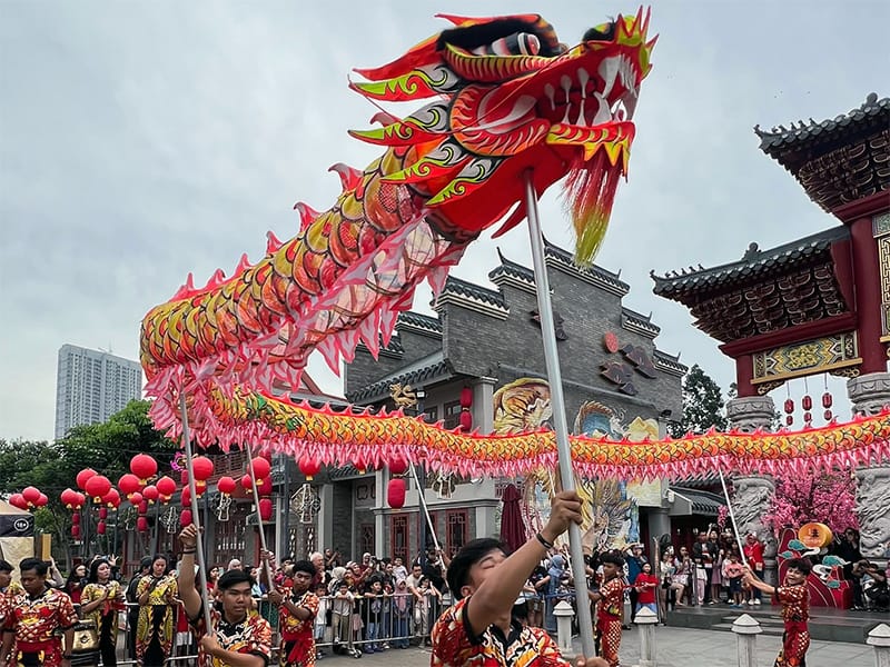 Atraksi Liong Dance Dan Barongsai Patok Meriahkan Imlek Di Old ...