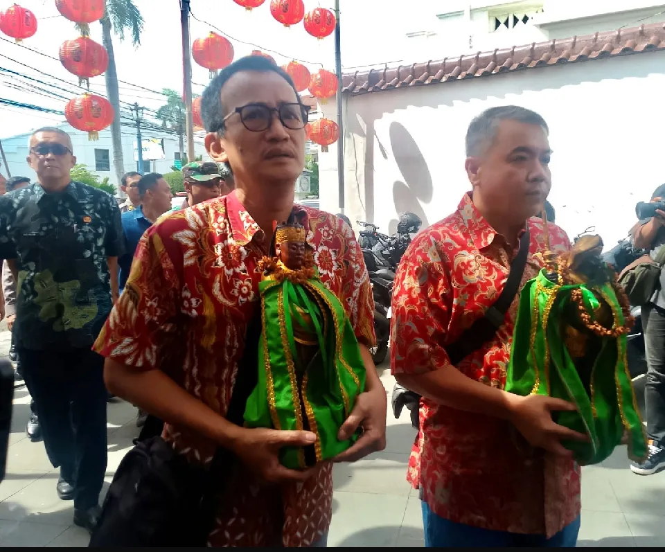Polres Cirebon Kota Berhasil Kembalikan Dua Patung Dewa Berusia 400 Tahun ke Vihara Dewi Welas Asih