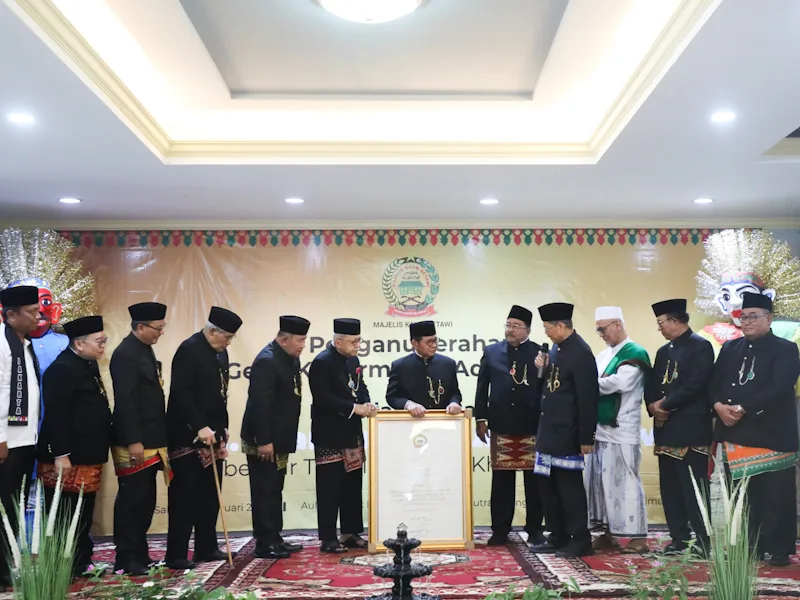 Gubernur Terpilih Pramono Anung Dianugerahi Gelar Adat Betawi “Abang” oleh MKB