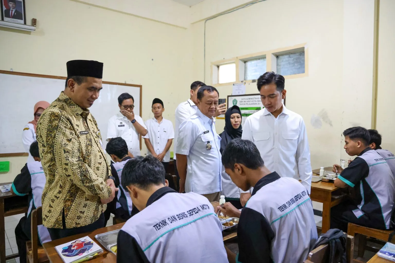 Dampingin Wapres Tinjau MBG, Taj Yasin: Menu Sudah Memenuhi Standar Gizi