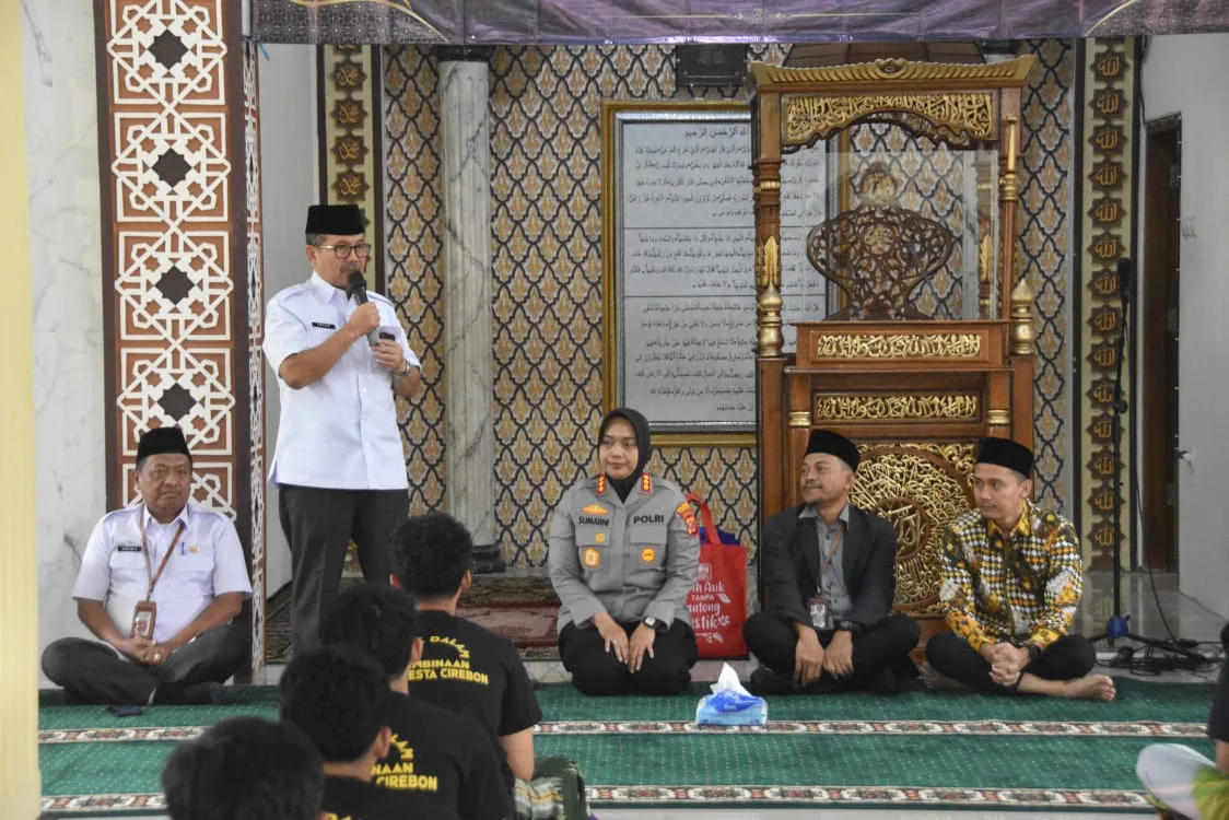 Bupati Cirebon Beri Kesempatan Kedua bagi ABH: Tawaran Mondok dan Modal Usaha