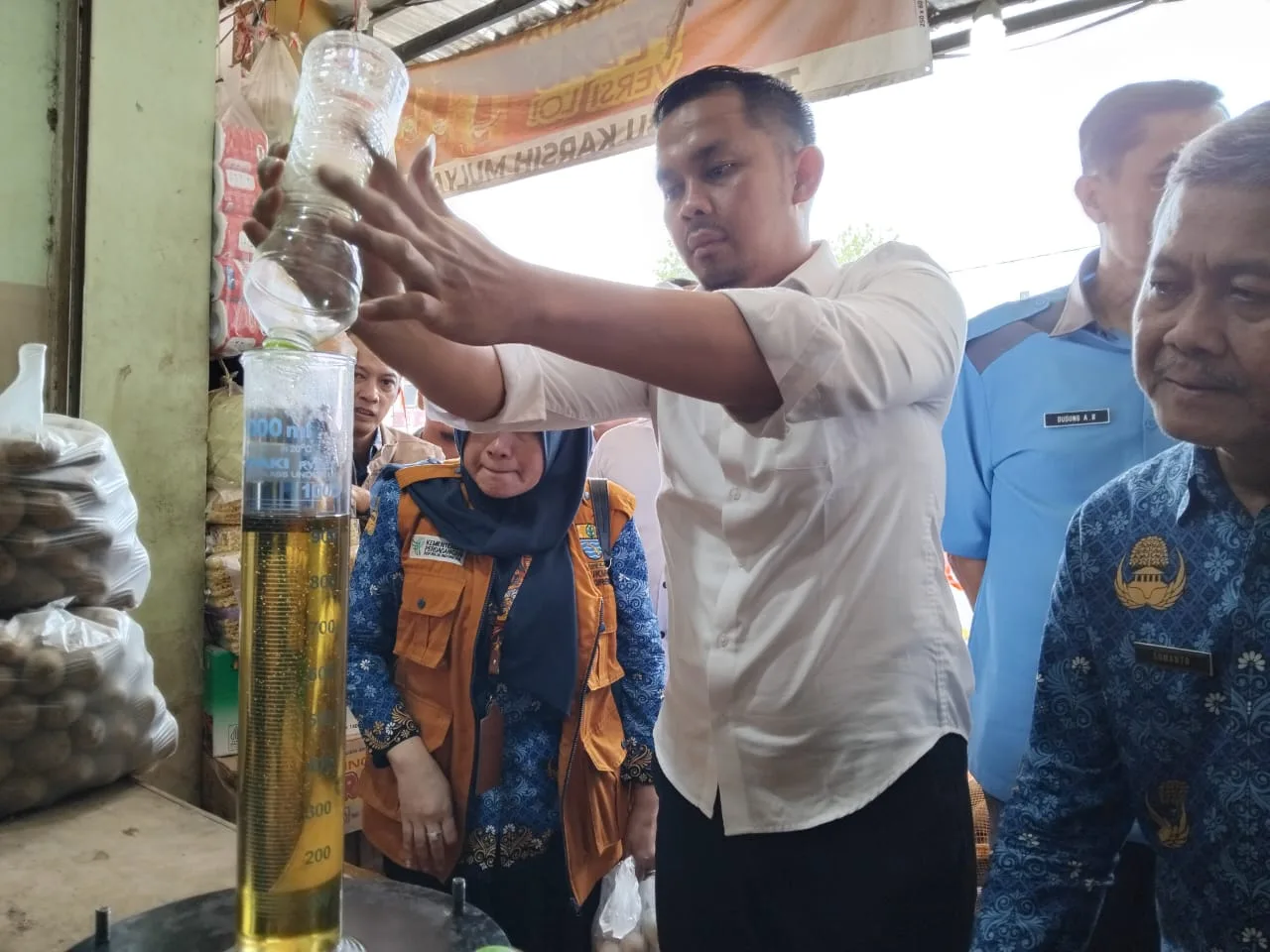 Sidak Pasar, Satgas Pangan Polres Cirebon Kota Temukan Minyakita Kurang Takaran