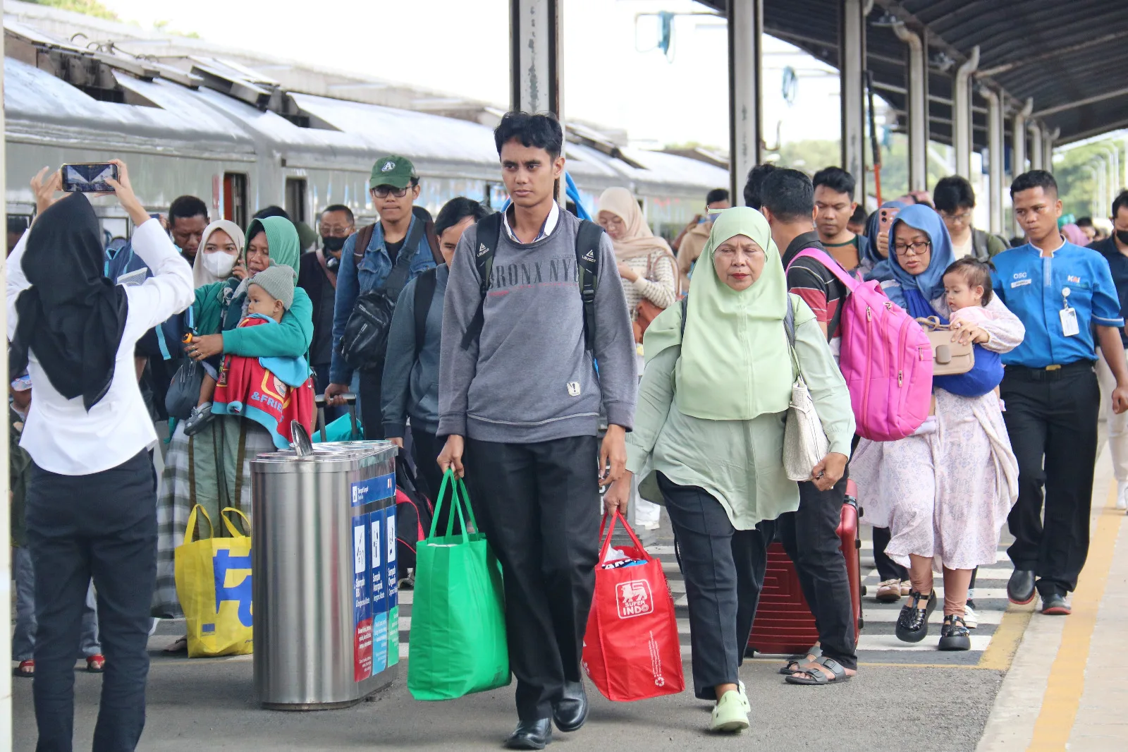 Sambut Arus Balik Lebaran, Stasiun Cirebon Mulai Ramai