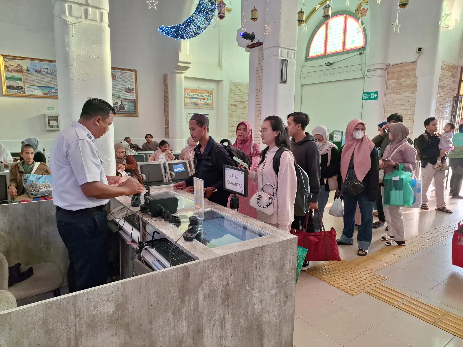 Puncak Arus Balik di Daop 3 Cirebon Terjadi Lebih Awal, 12.318 Penumpang Berangkat pada H+2 Lebaran