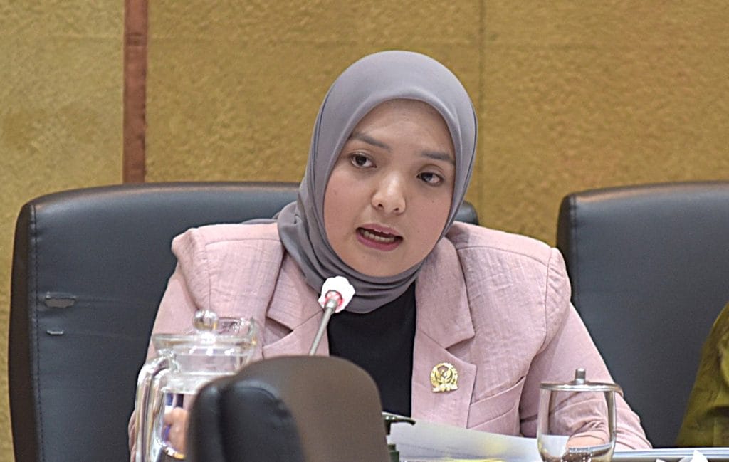 Anggota Komisi IX DPR RI Rahmawati Herdian dalam Rapat Kerja Komisi IX dengan Menteri Ketenagakerjaa20250505194439