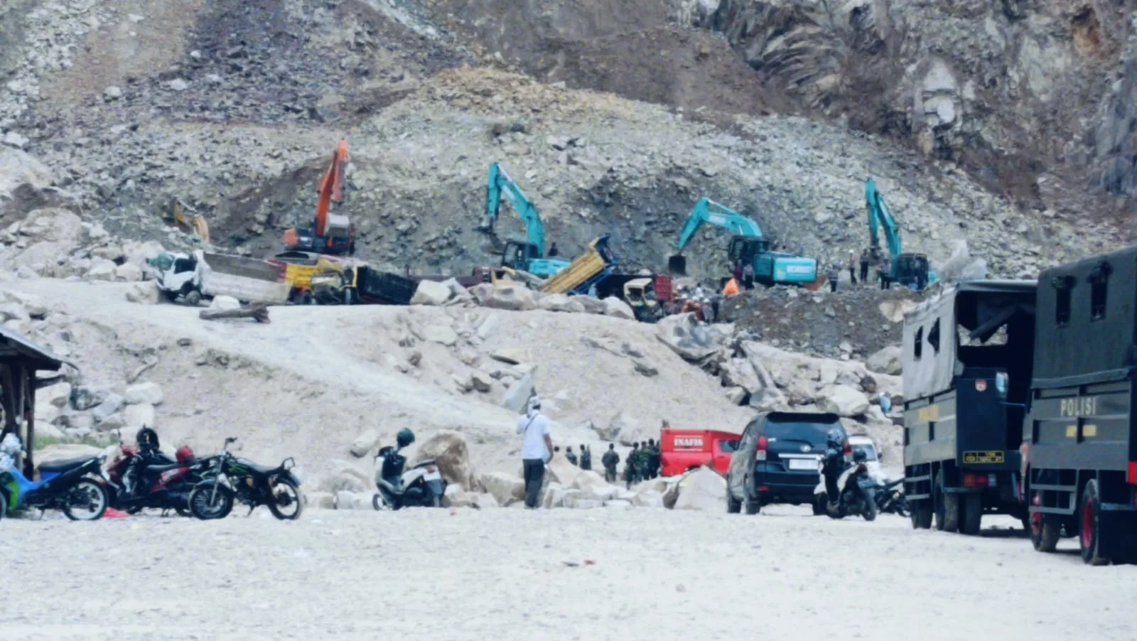 Pencarian Korban Longsor Gunung Kuda Dihentikan, Bupati Cirebon: Keselamatan Tim Jadi Prioritas