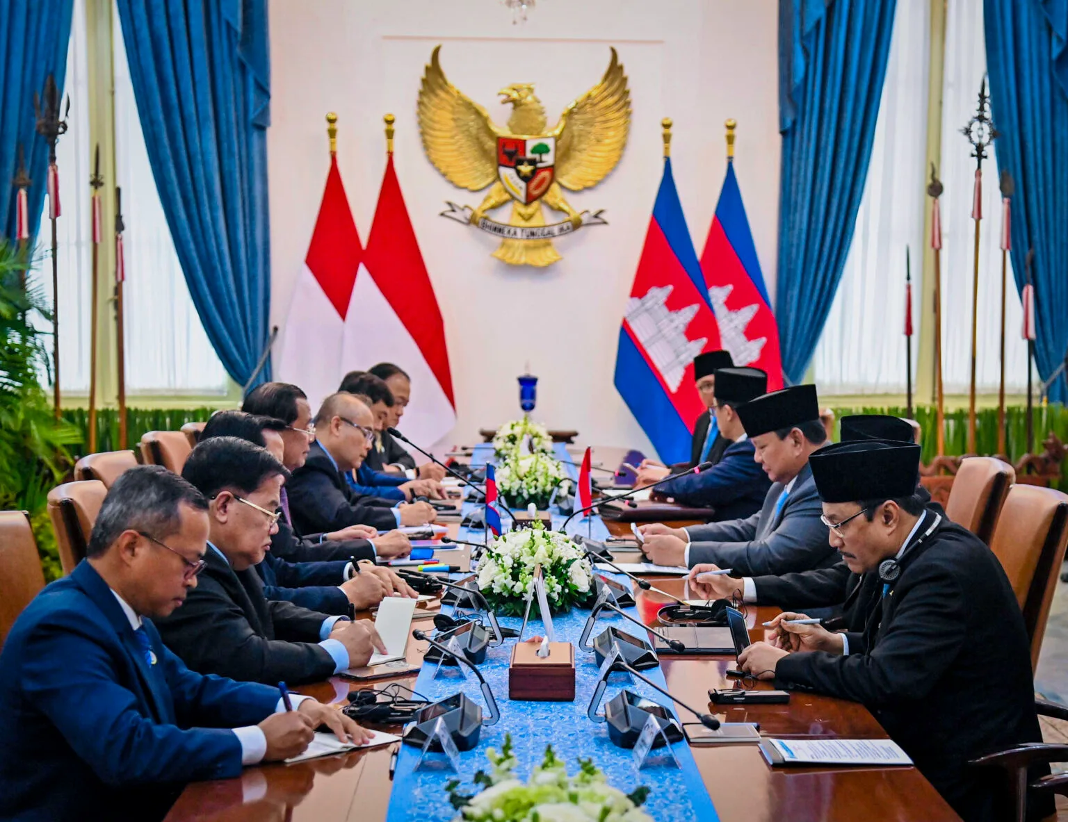Presiden Prabowo Sambut Presiden Senat Kamboja Hun Sen, Tegaskan Komitmen Indonesia pada Perdamaian Regional