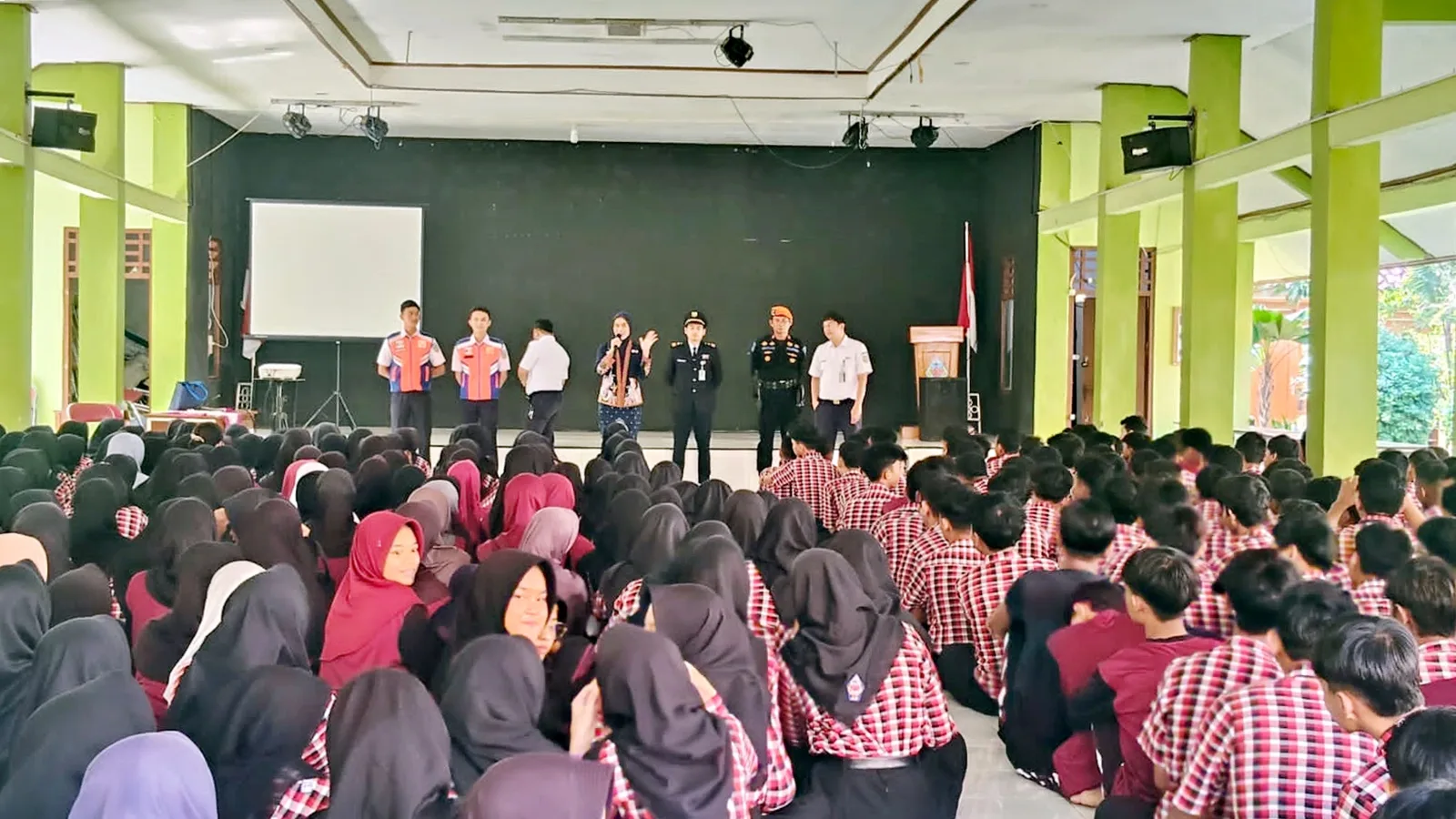 KAI Daop 3 Cirebon Gencarkan Edukasi Keselamatan KA ke Sekolah, Cegah Anak Bermain di Rel