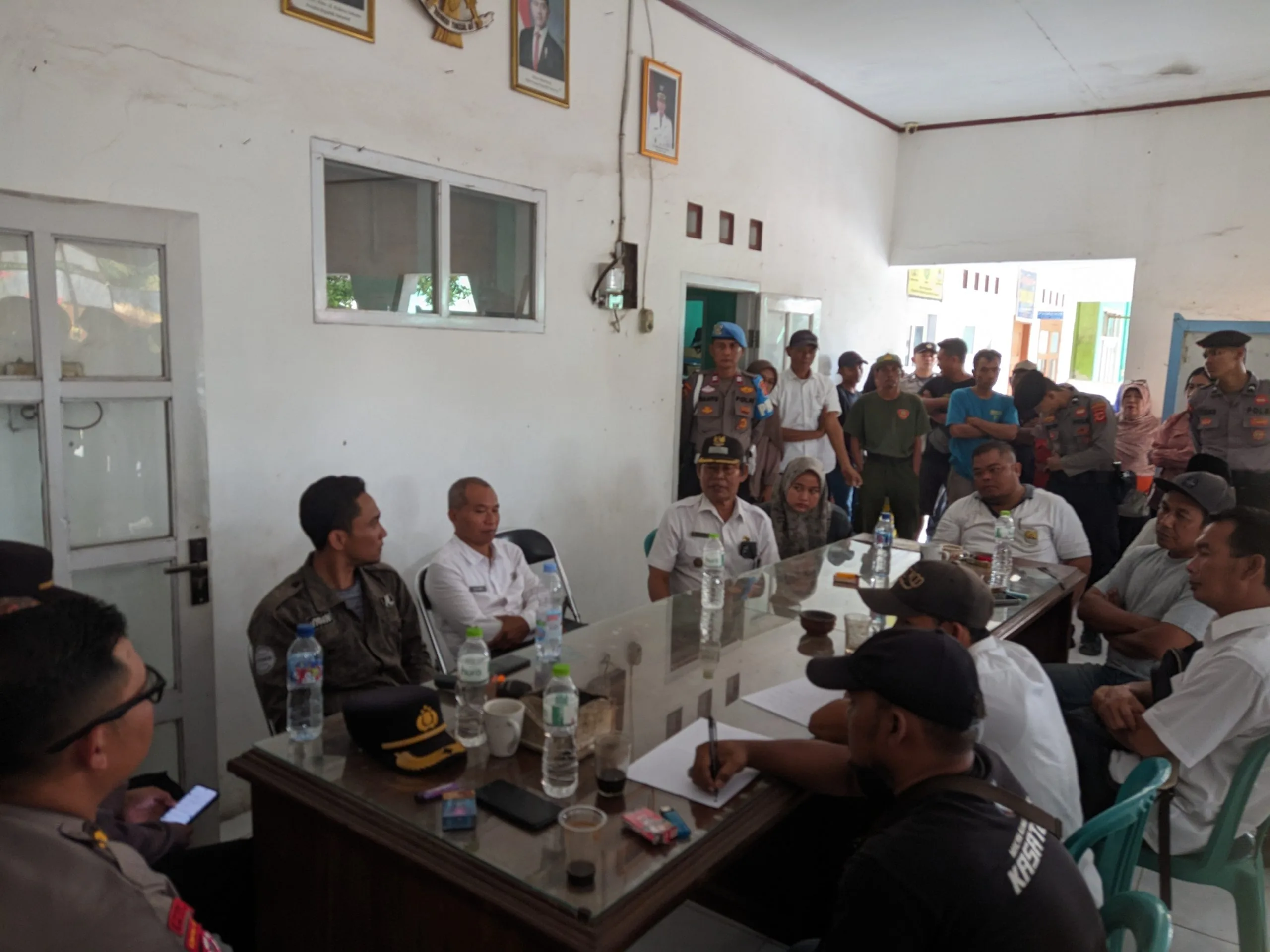 Hulubanteng Bergejolak, Warga Tuntut Pecat Perangkat Mangkir Kerja