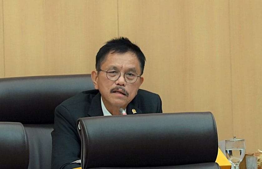 Anggota Komisi XII DPR RI Ramson Siagian dalam agenda Rapat Kerja Komisi XII bersama Menteri Lingkun20251203205046