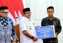 Rano Karno Serahkan Santunan Korban Kecelakaan Kereta Bekasi Timur