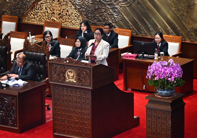 Ketua DPR RI Puan Maharani saat pidatonya pada Rapat Paripurna di Gedung Nusantara II Kompleks Parl20260421183218