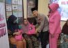 Seorang Nenek Doakan Kapolresta Cirebon jadi Jendral dalam HUT Bhayangkara ke-80 di Polsek Waled