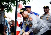 Polresta Cirebon Salurkan Bantuan Ribuan Liter Air di Desa Selangit