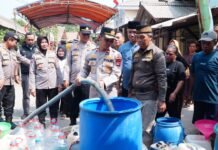Polres Cirebon Kota Salurkan 9.000 Liter Air Bersih untuk Warga Terdampak Kemarau di Argasunya
